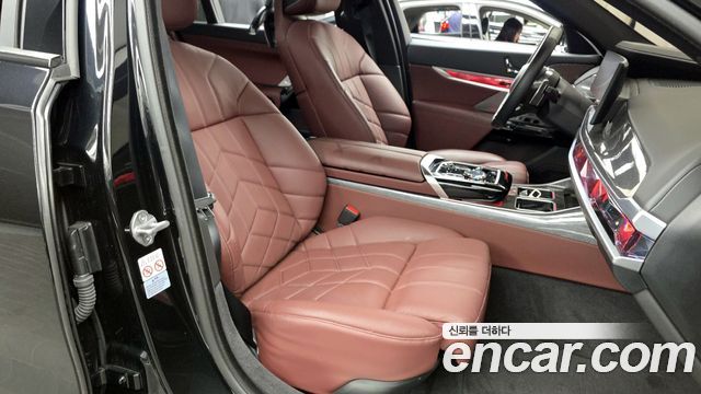 BMW 7 Series (G70) 740d xDrive M Sport 2024 — фото 11
