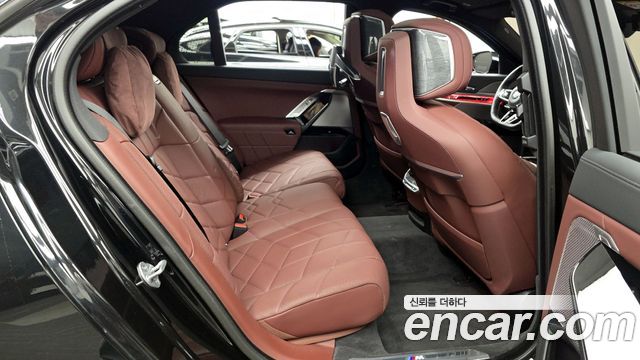 BMW 7 Series (G70) 740d xDrive M Sport 2024 — фото 12