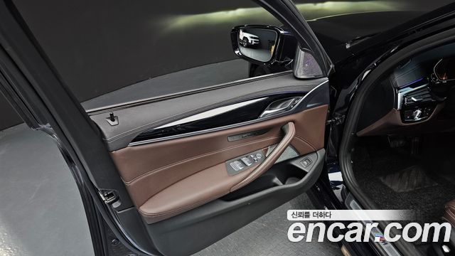 BMW 5 Series (G30) 530i M Sport Package 2022 — фото 24