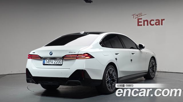 BMW 5 Series (G60) 530e xDrive M Sport 2025 — фото 2