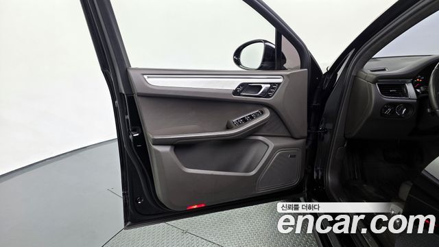 Porsche Macan 3.6 Turbo 95B 2017 — фото 30