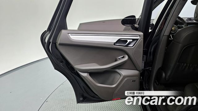 Porsche Macan 3.6 Turbo 95B 2017 — фото 31