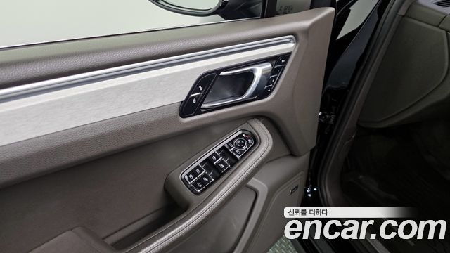 Porsche Macan 3.6 Turbo 95B 2017 — фото 39