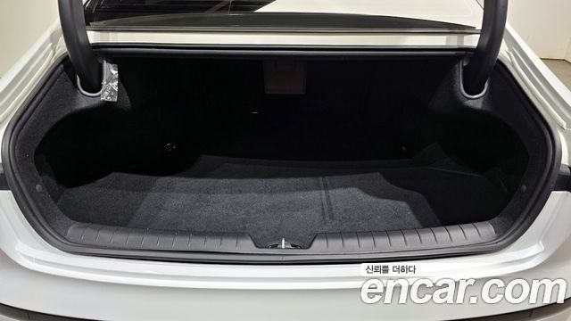 Hyundai Grandeur (GN7) 2,5 Gasoline 2WD Premium 2024 — фото 31