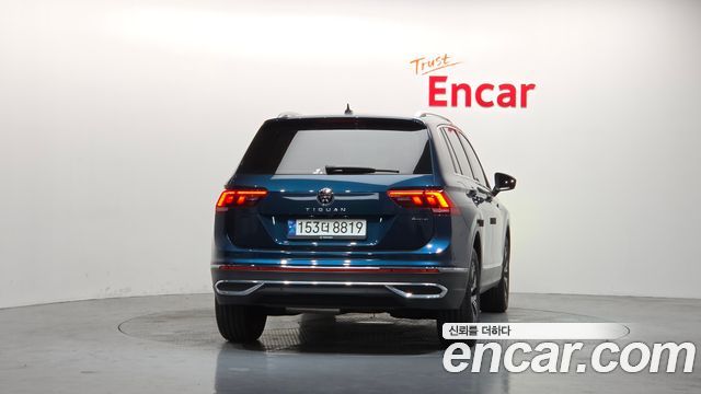 Volkswagen Tiguan (II) 2.0 TDI 4-Motion Premium 2022 — фото 4