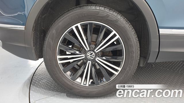 Volkswagen Tiguan (II) 2.0 TDI 4-Motion Premium 2022 — фото 5