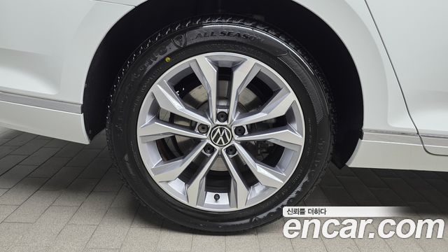 Volkswagen Passat GT (B8) 2.0 TDI Premium 2022 — фото 5