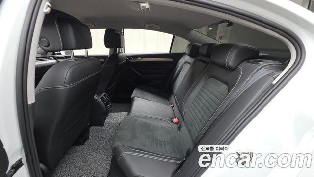 Volkswagen Passat GT (B8) 2.0 TDI Premium 2022 — фото 12
