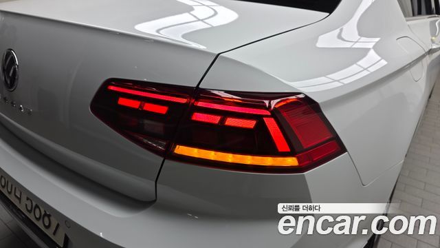 Volkswagen Passat GT (B8) 2.0 TDI Premium 2022 — фото 23