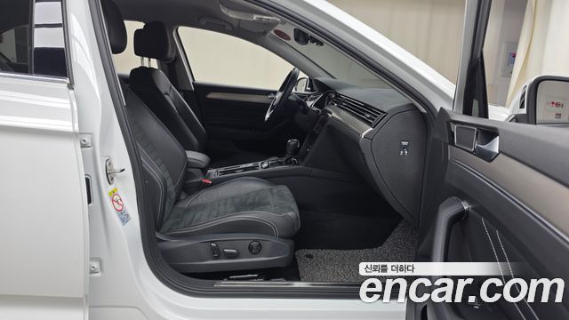 Volkswagen Passat GT (B8) 2.0 TDI Premium 2022 — фото 26