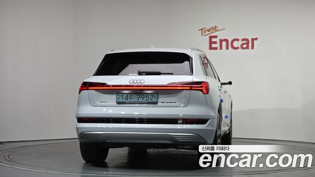 Audi e-tron 55 Quattro 2022 — фото 4
