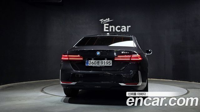BMW 5 Series (G60) 523d 2025 — фото 4