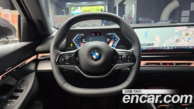 BMW 5 Series (G60) 523d 2025 — фото 13