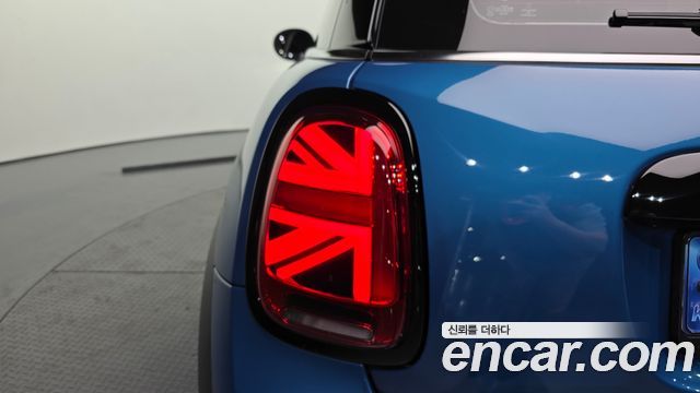 MINI Cooper S Classic Launch Pack Third Generation 2022 — фото 23