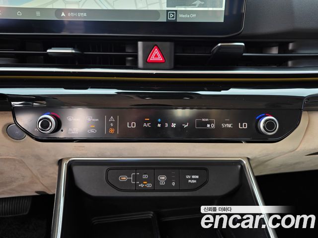 Kia Carnival (IV) Gasoline 4-Seater Hi Limousine (Special) 2024 — фото 16