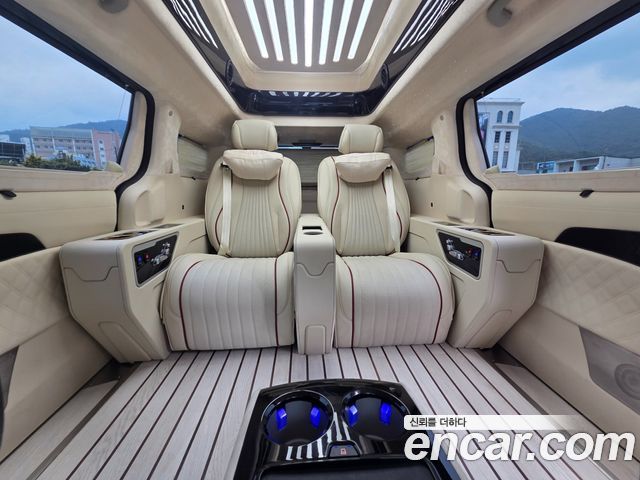 Kia Carnival (IV) Gasoline 4-Seater Hi Limousine (Special) 2024 — фото 19