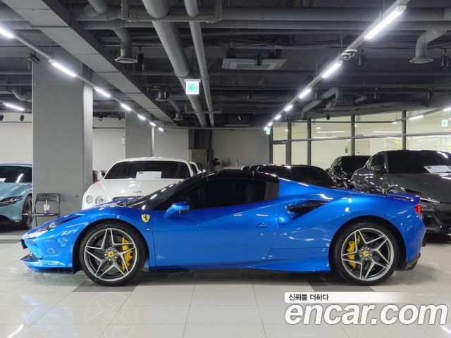 Ferrari F8 Spyder 3.9 V8 2022 — фото 3