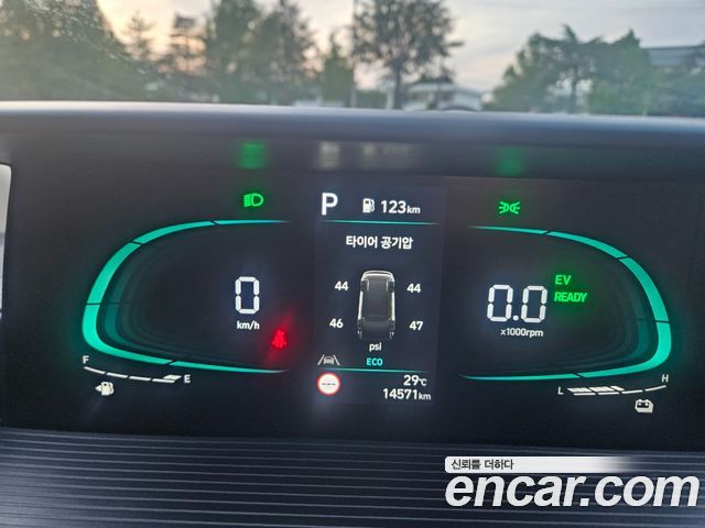 Hyundai Staria HEV 1.6 Cargo 3-Seater Modern 2025 — фото 8