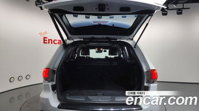 Jeep Grand Cherokee 3.0 Diesel Overland WK2 2018 — фото 19