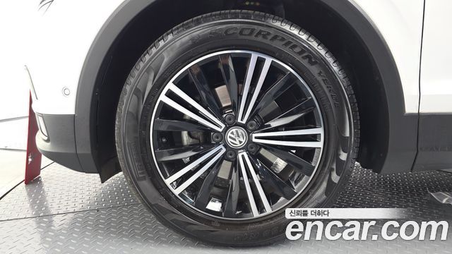 Volkswagen Tiguan (II) 2.0 TDI Prestige 2020 — фото 5