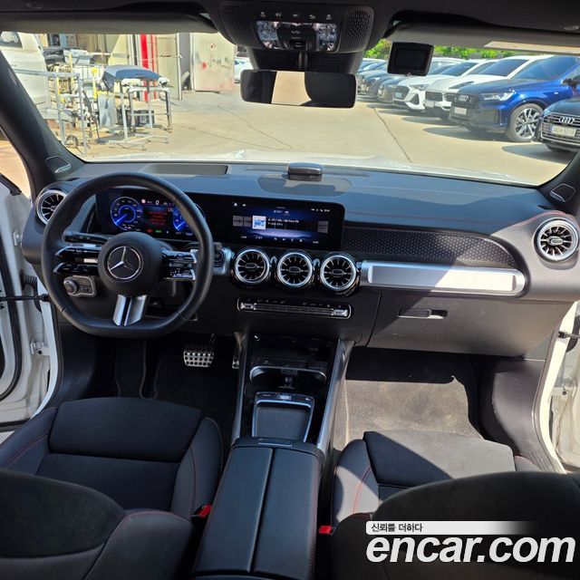 Mercedes-Benz EQB (X243) EQB300 4MATIC AMG Line 2025 — фото 16