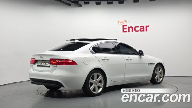 Jaguar XE 20d Portfolio 2016 — фото 2