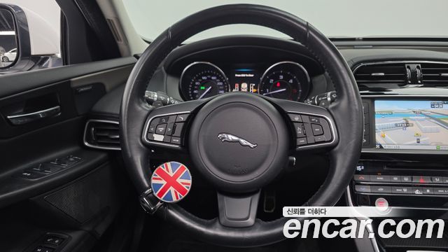 Jaguar XE 20d Portfolio 2016 — фото 19