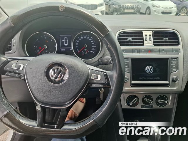 Volkswagen Polo 1.4 TDI R-Line 5th 2016 — фото 8