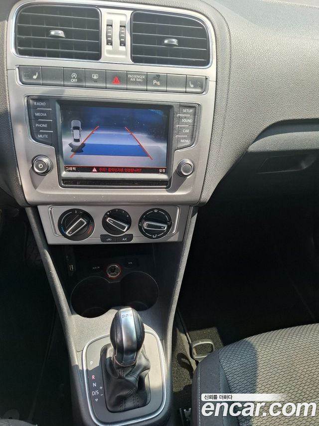 Volkswagen Polo 1.4 TDI R-Line 5th 2016 — фото 9