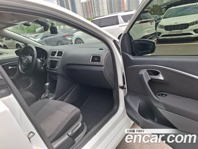 Volkswagen Polo 1.4 TDI R-Line 5th 2016 — фото 10