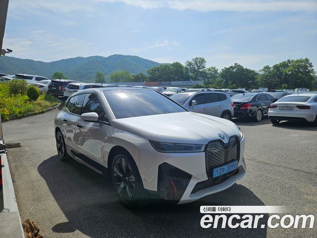 BMW iX xDrive50 Sports Plus 2023 — фото 3