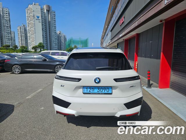 BMW iX xDrive50 Sports Plus 2023 — фото 4