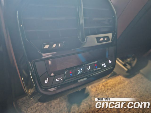BMW iX xDrive50 Sports Plus 2023 — фото 18