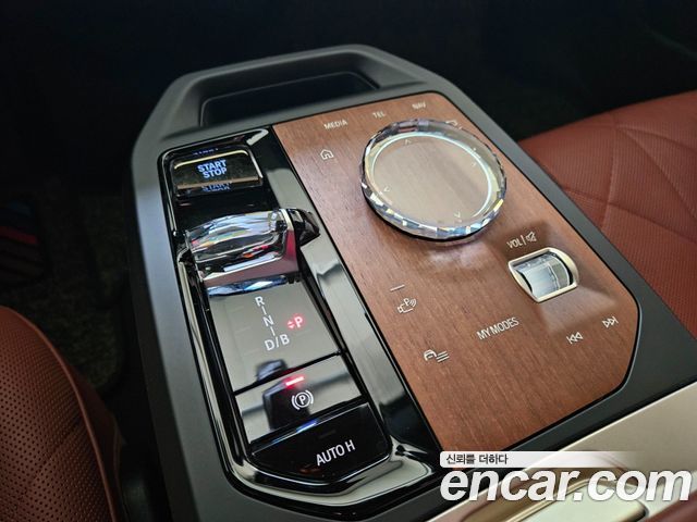 BMW iX xDrive50 Sports Plus 2023 — фото 19