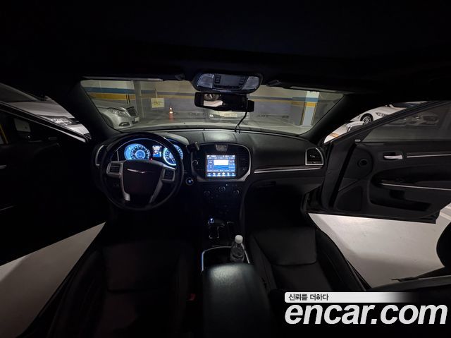 Chrysler 300C 3.6 2012 — фото 7