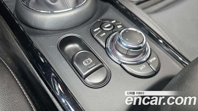 MINI Cooper Clubman Classic 2nd 2023 — фото 32