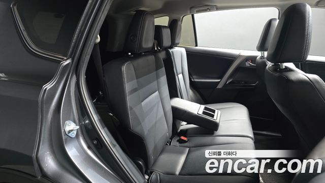 Toyota RAV4 2.5 2WD 4th 2018 — фото 11