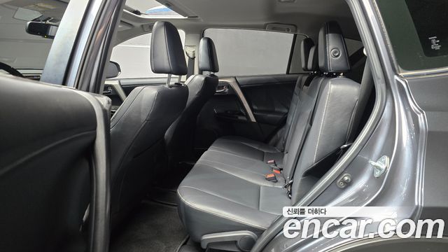 Toyota RAV4 2.5 2WD 4th 2018 — фото 12