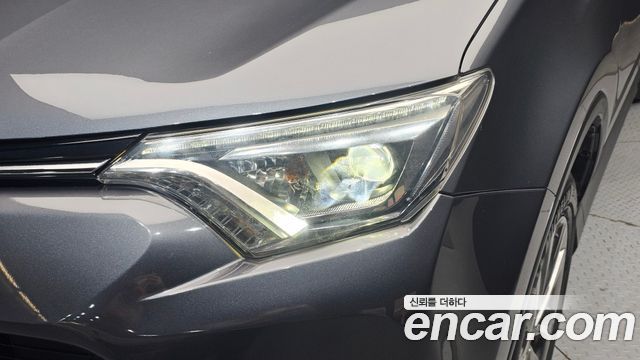 Toyota RAV4 2.5 2WD 4th 2018 — фото 22