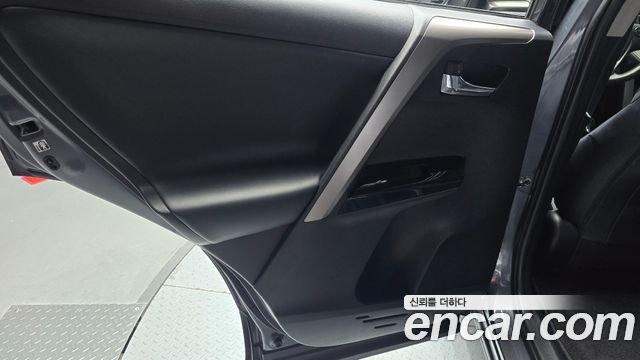 Toyota RAV4 2.5 2WD 4th 2018 — фото 25