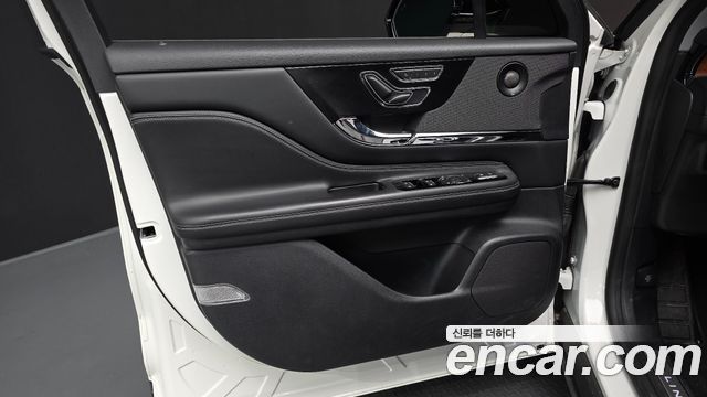 Lincoln Corsair 2.0 Reserve AWD 2020 — фото 24
