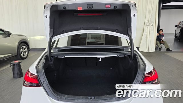 Mercedes-Benz E-Class (W213) E220d 4MATIC AMG Line 2021 — фото 17