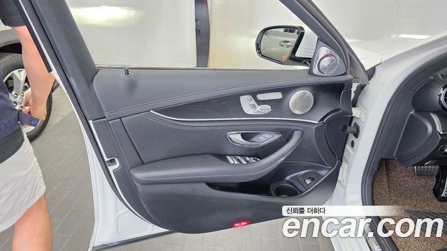 Mercedes-Benz E-Class (W213) E220d 4MATIC AMG Line 2021 — фото 24