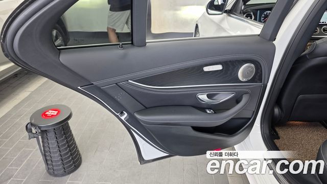 Mercedes-Benz E-Class (W213) E220d 4MATIC AMG Line 2021 — фото 25