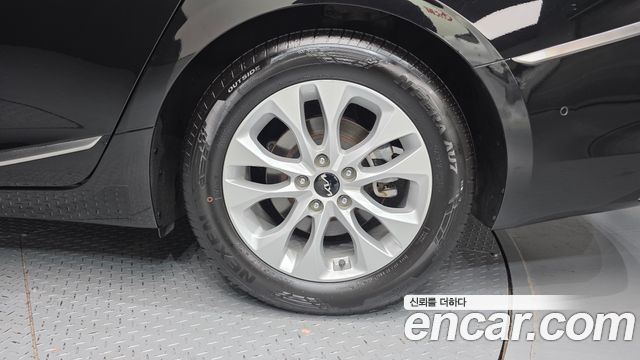 Kia K8 2.5 Gasoline 2WD Noblesse 2023 — фото 21