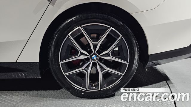BMW 5 Series (G60) 520i Special Edition 2024 — фото 21