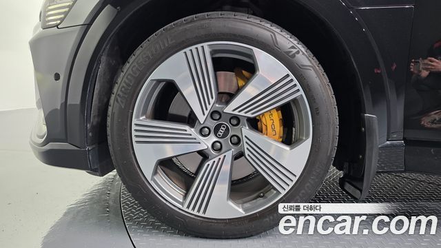 Audi e-tron 55 Quattro Sportback 2022 — фото 5