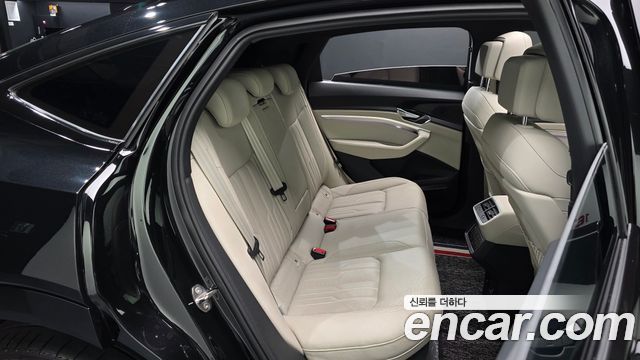 Audi e-tron 55 Quattro Sportback 2022 — фото 11