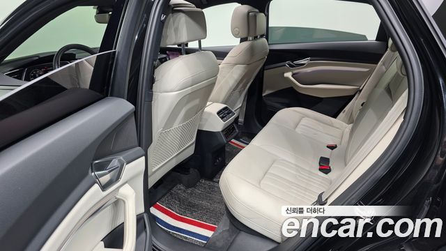 Audi e-tron 55 Quattro Sportback 2022 — фото 12