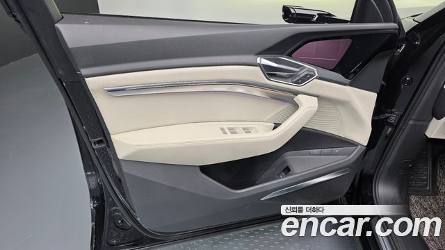 Audi e-tron 55 Quattro Sportback 2022 — фото 24